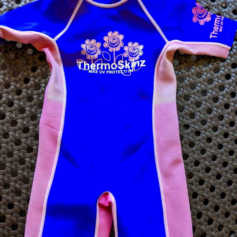 Thermoskinz girls wetsuit size 4 4/3